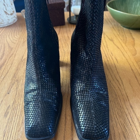 Naturalizer Boots Women’s 9 Snake Skin Print Chunky Heel Ankle Leather - Picture 3 of 11